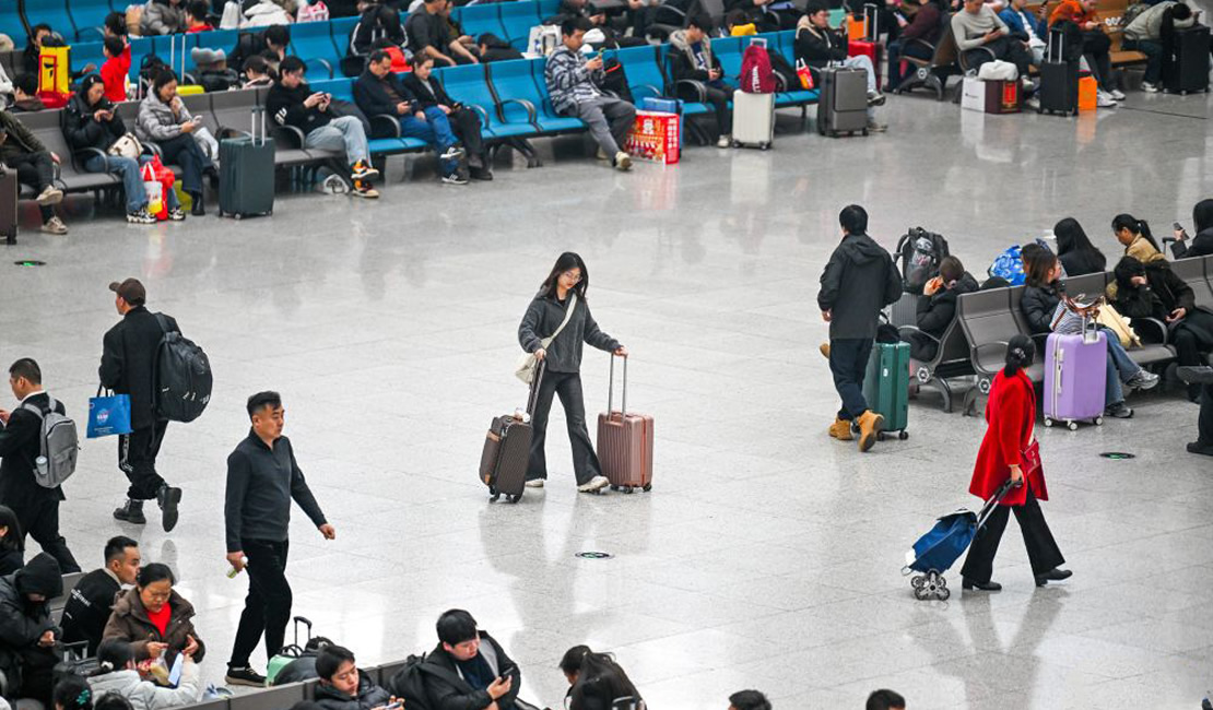 全国铁路迎来返程客流最高峰