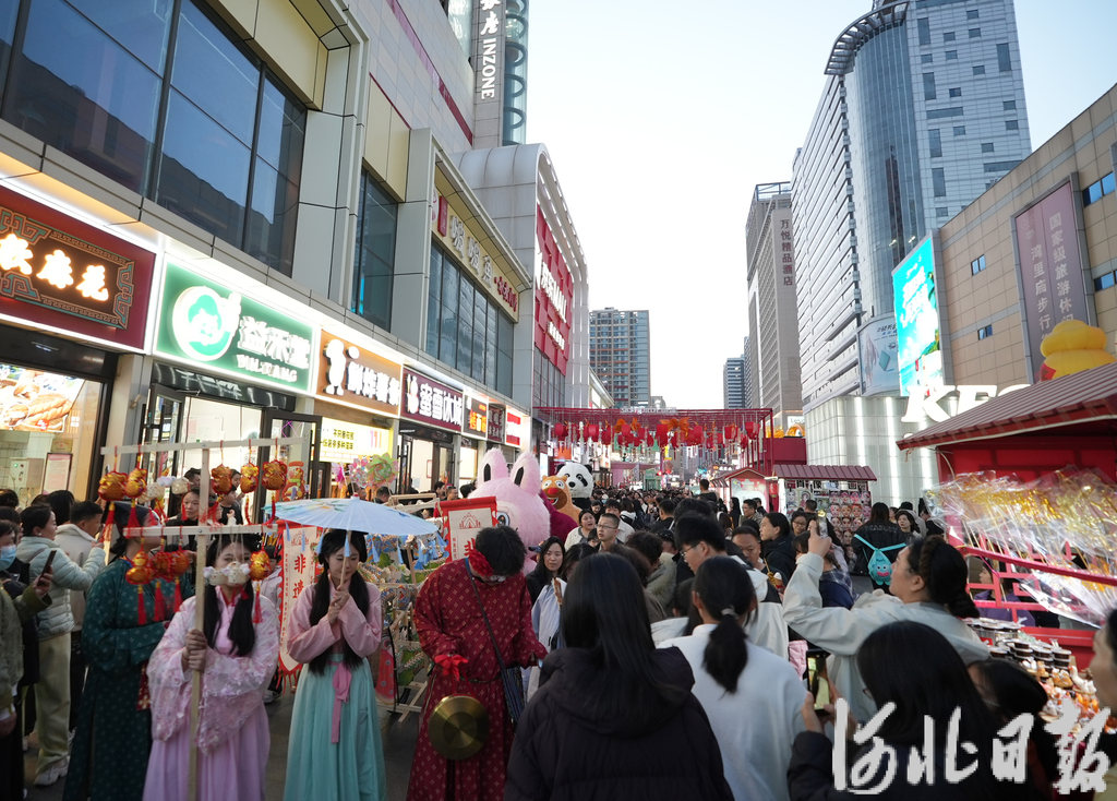 活力释放，春节消费热潮涌动