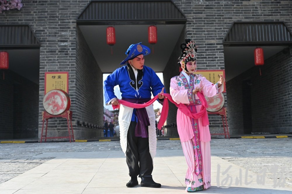 一名秧歌戏人的爆单春节档