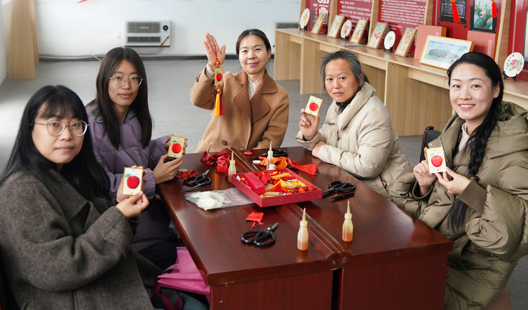 新春走基层 | 辛集皮贴画：从边角料到致富花