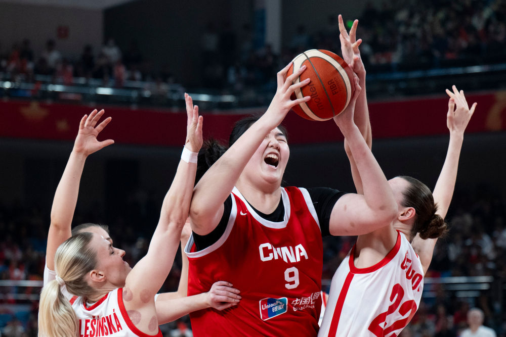 中国女篮热身赛战胜捷克队