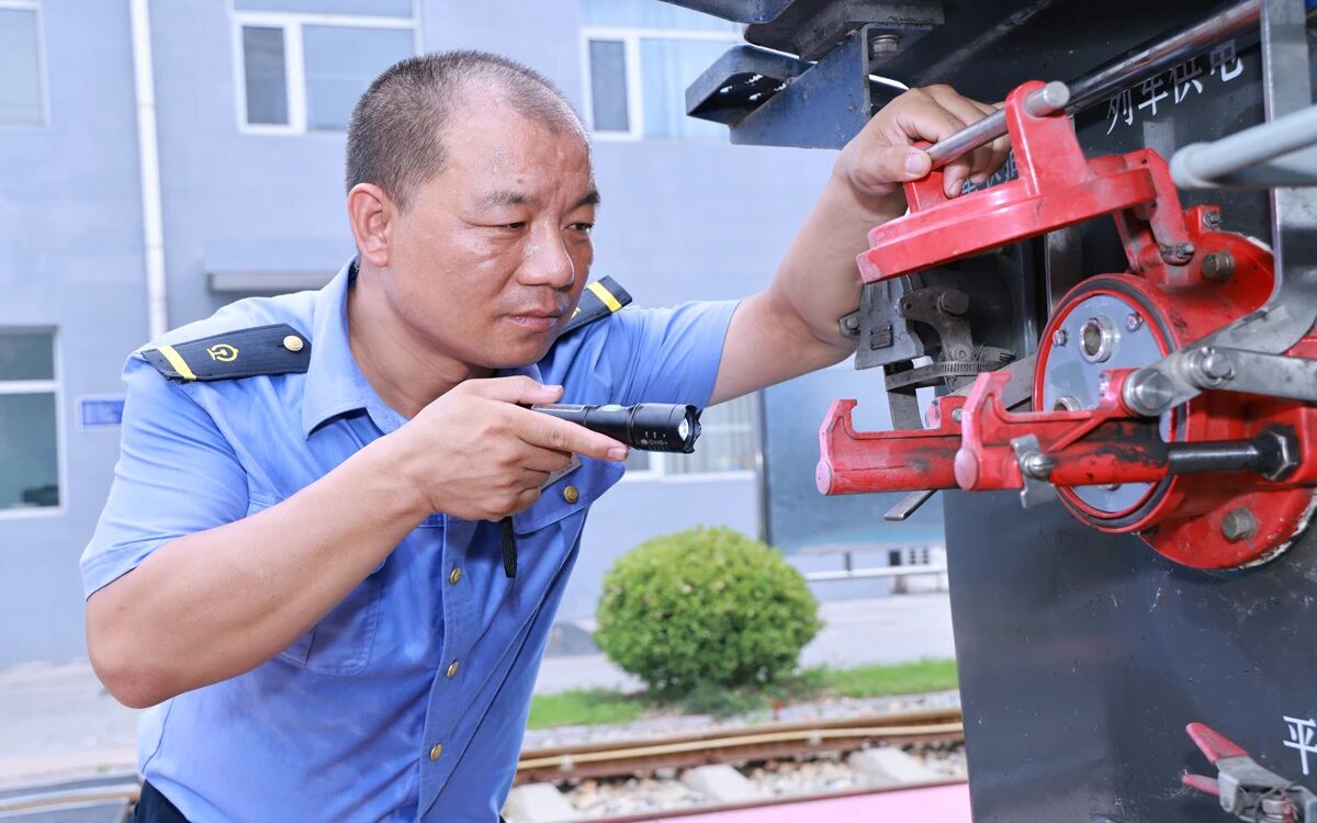 “只想着尽快把人救上岸”