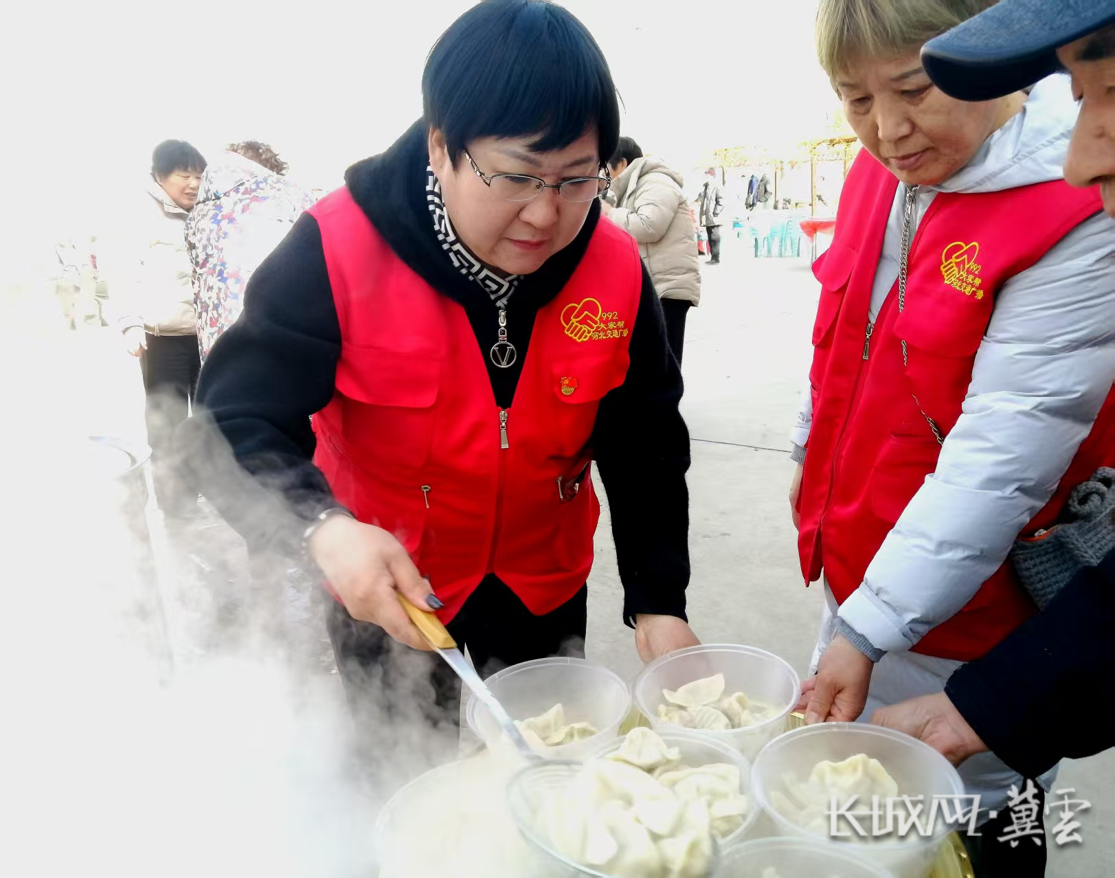 感恩奋进 双争有我丨信宝颖：31个孩子的妈妈，29年的公益坚守