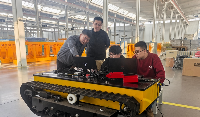 “四梁八柱”探新记④丨一座机器人工厂，如何解开“共享密码”？