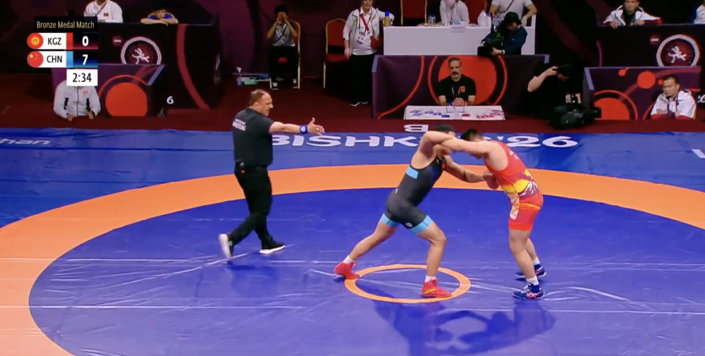 摔跤亚锦赛：中国古典式摔跤队4铜收官