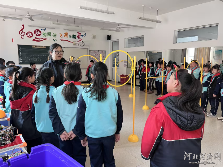 昌黎县科普志愿服务点亮乡村孩子科技梦