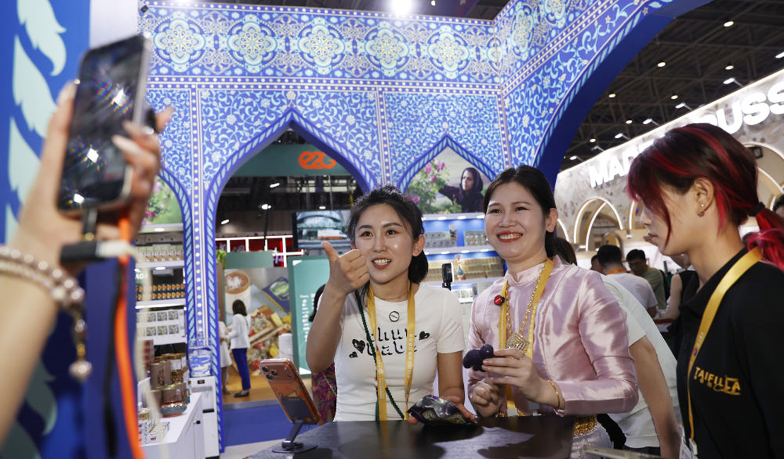 第六届中国国际消费品博览会举办