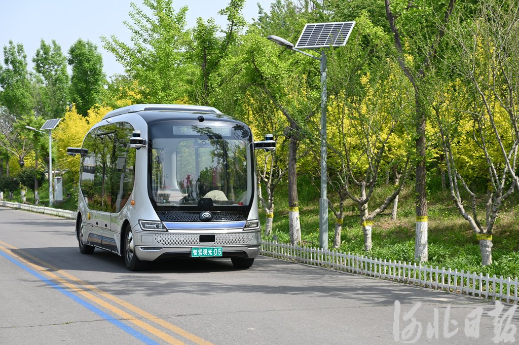 嘀嘀！无人驾驶公交车来啦