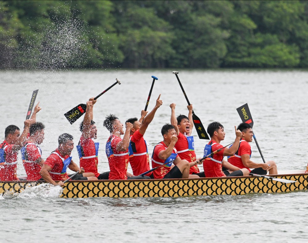 中国队包揽三亚亚沙会12人龙舟100米直道赛男子组、女子组金牌
