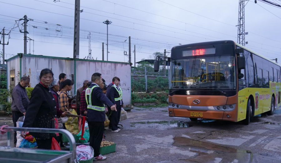 树立和践行正确政绩观丨一条“菜农专线”的民生温度