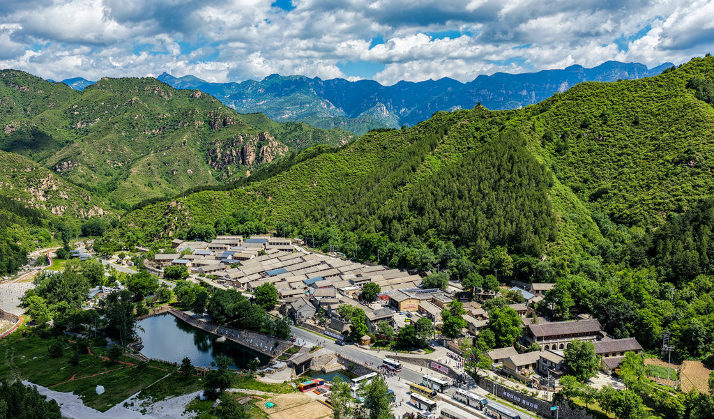 绿水青山引客来