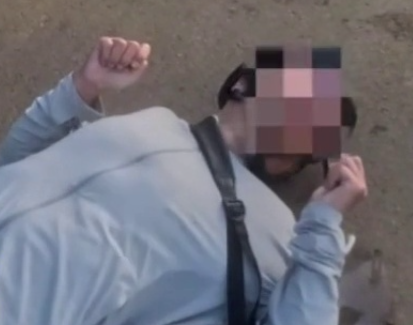 骑行男突发疾病倒地，钓友出手了
