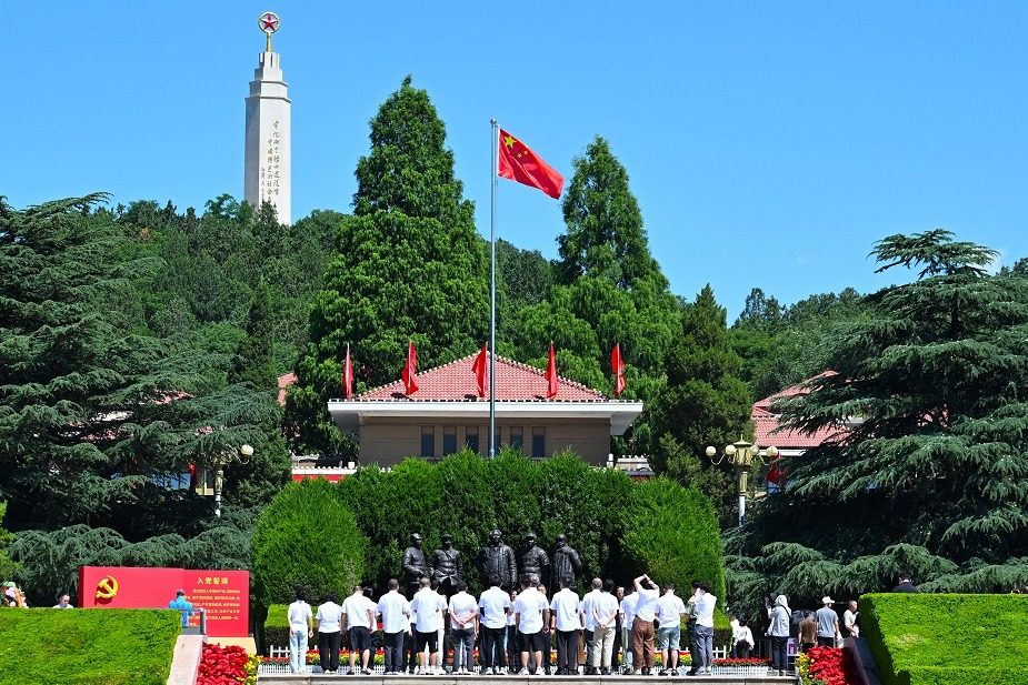 西柏坡：红色旅游带火百姓好日子