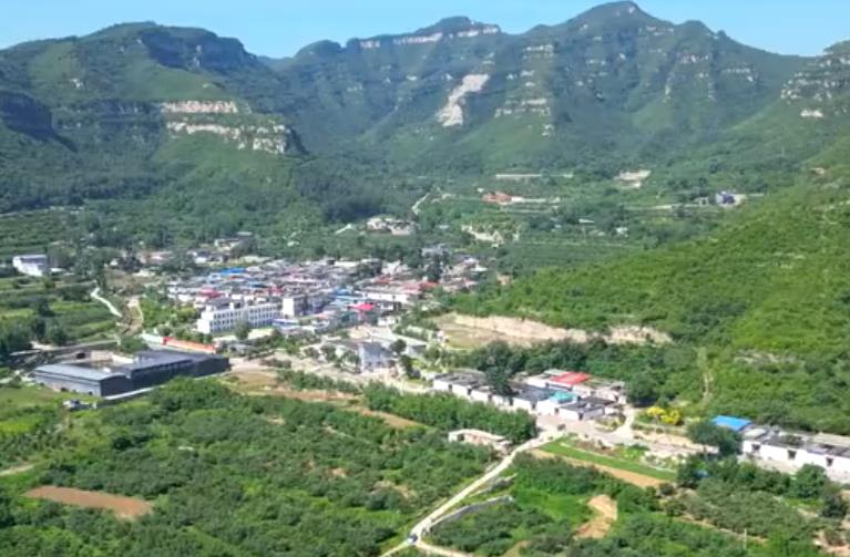 石家庄井陉矿区：昊源苹果套袋忙 精细管护提质效