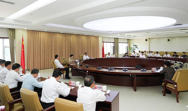 省十四届人大常委会召开主任会议