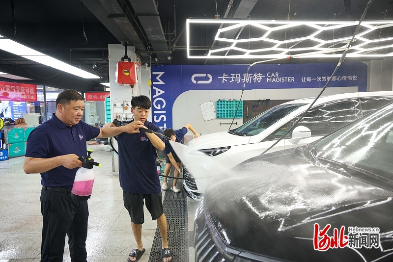 8年，他为残障青年摸索一条就业路