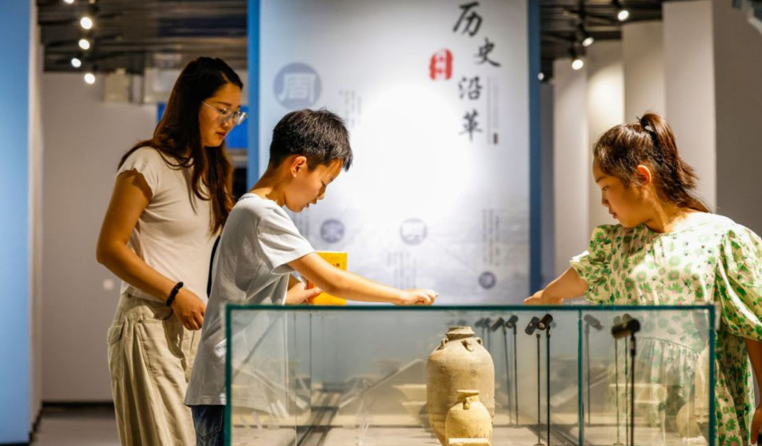 走进博物馆 学知识享清凉