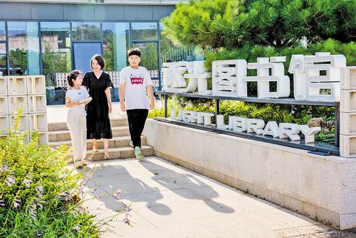 一座图书馆，照亮小山村