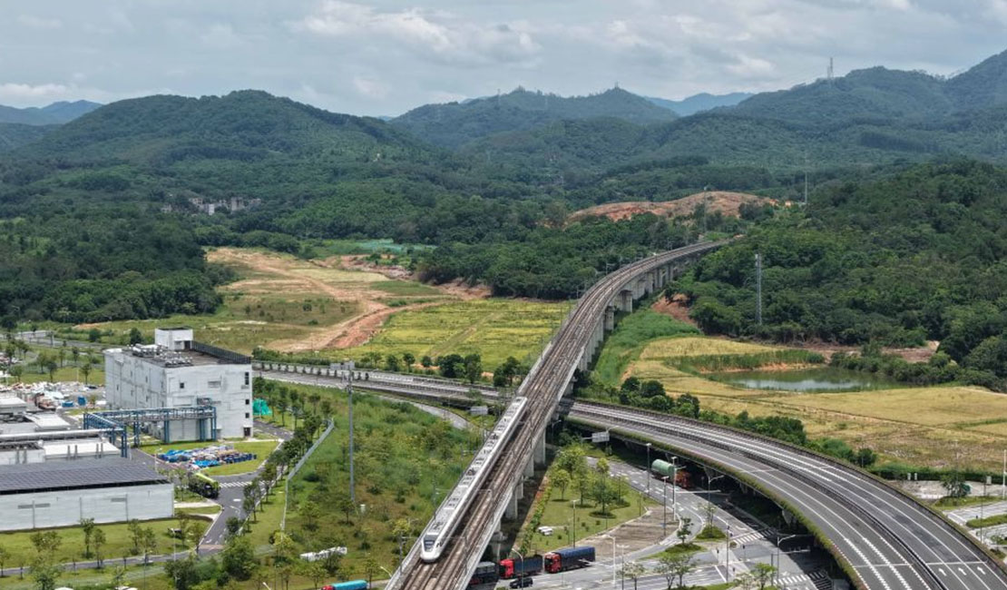 穗深城际铁路全线贯通运营