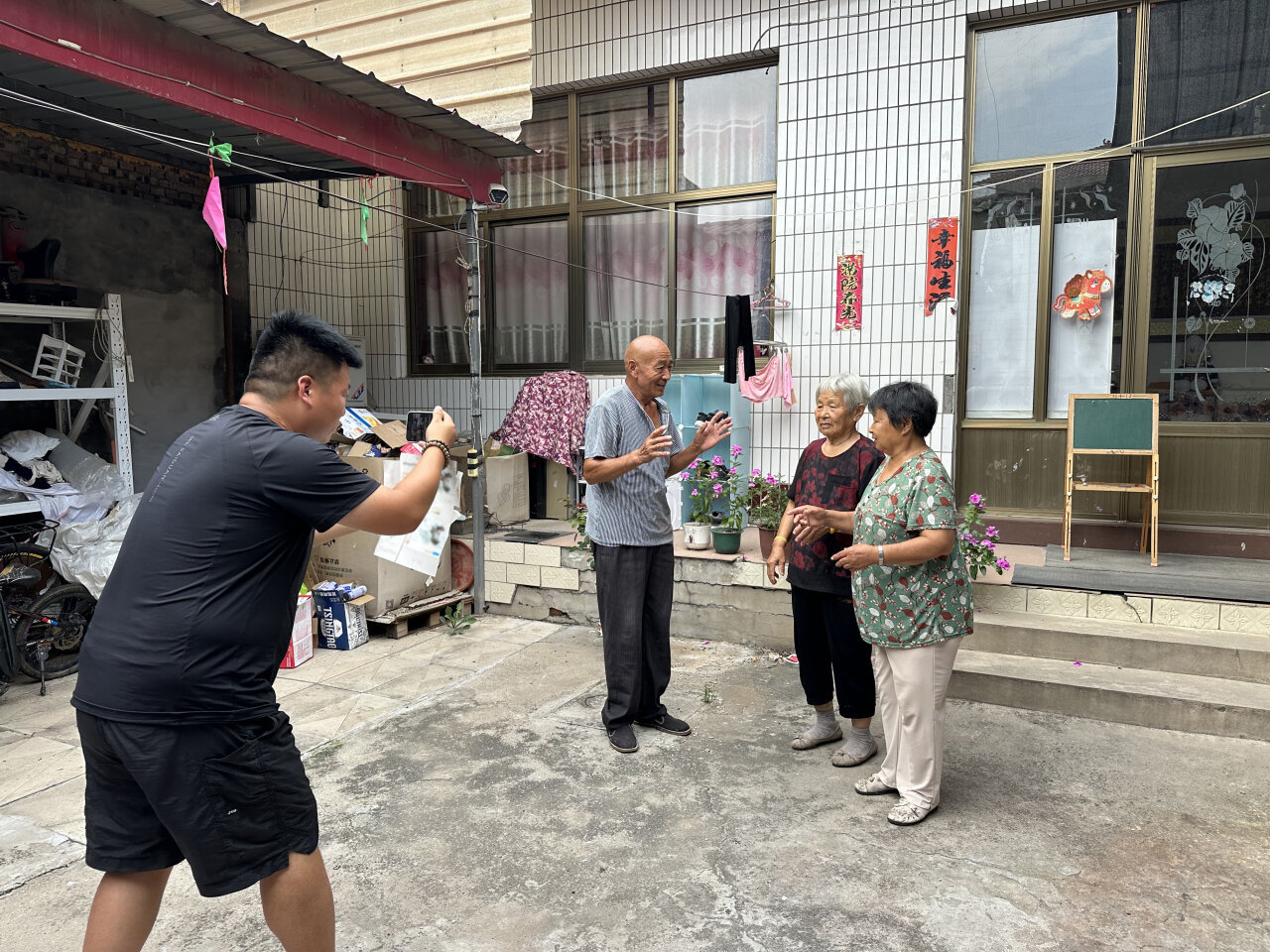 邯郸：“爷爷奶奶们，来拍戏了！”