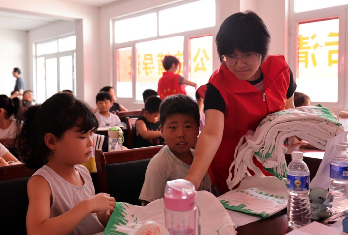 邢台多地开展暑期“护苗·绿书签”主题阅读活动