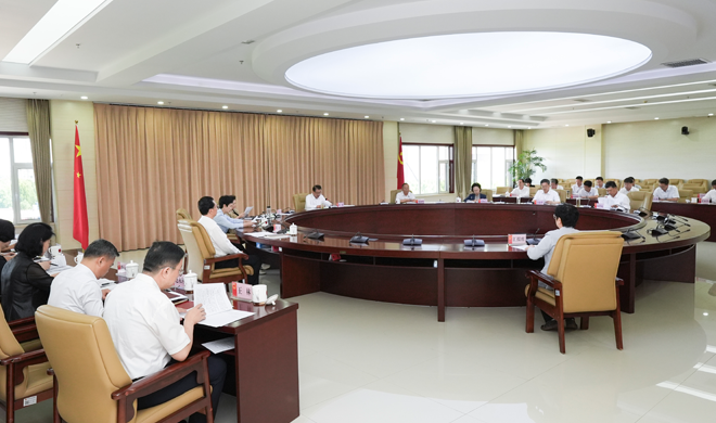 省十四届人大常委会召开主任会议