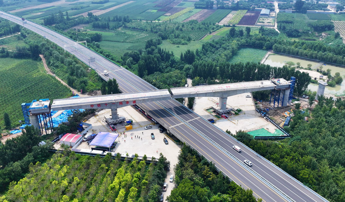 石雄铁路完成首次桥梁转体施工