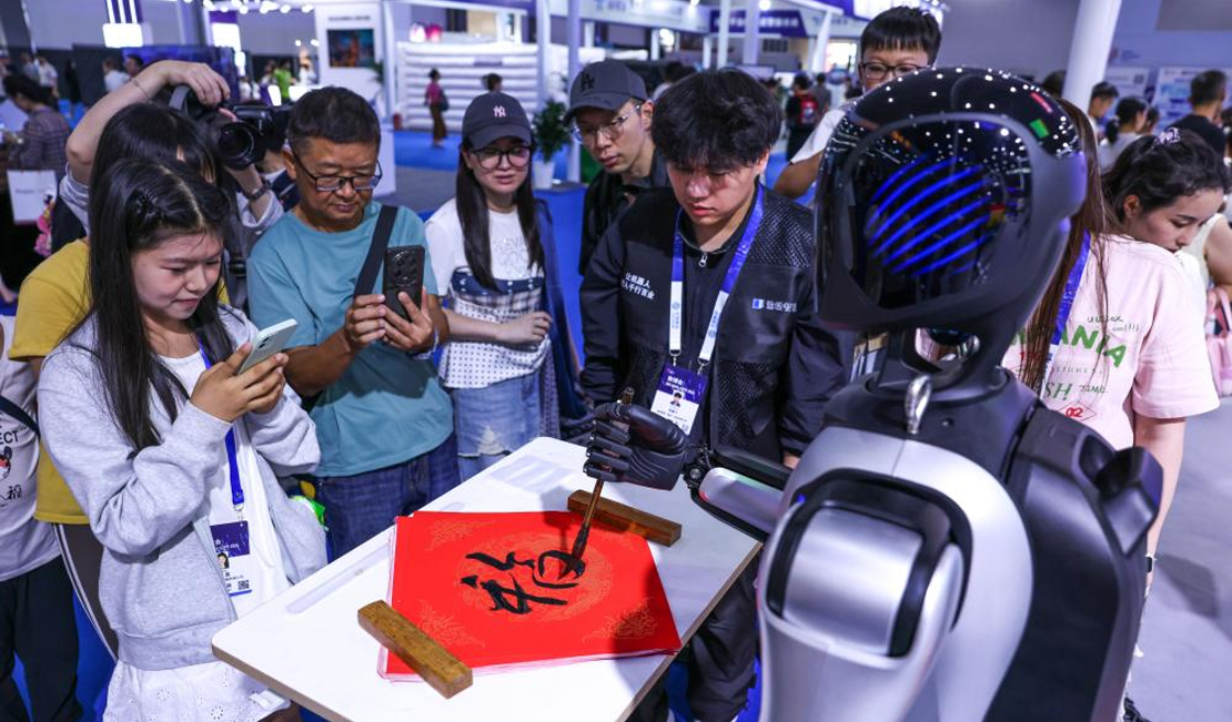 数博会上感受人工智能科技魅力
