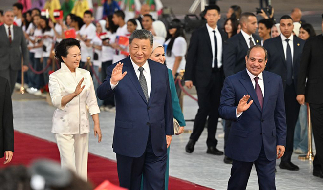 习近平抵达开罗对埃及进行国事访问