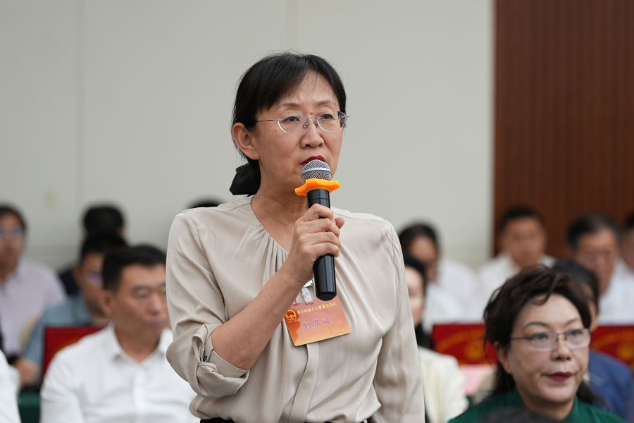 省人大代表王丹提问
