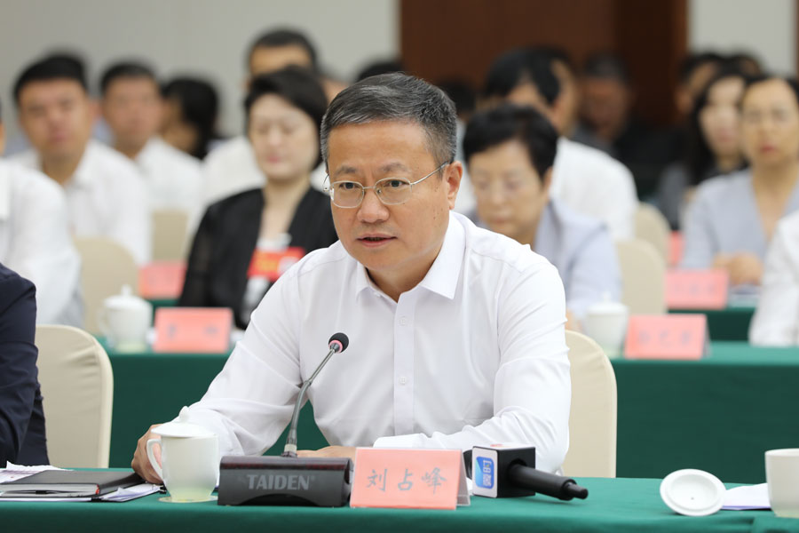 省自然资源厅副厅长刘占峰回答问题