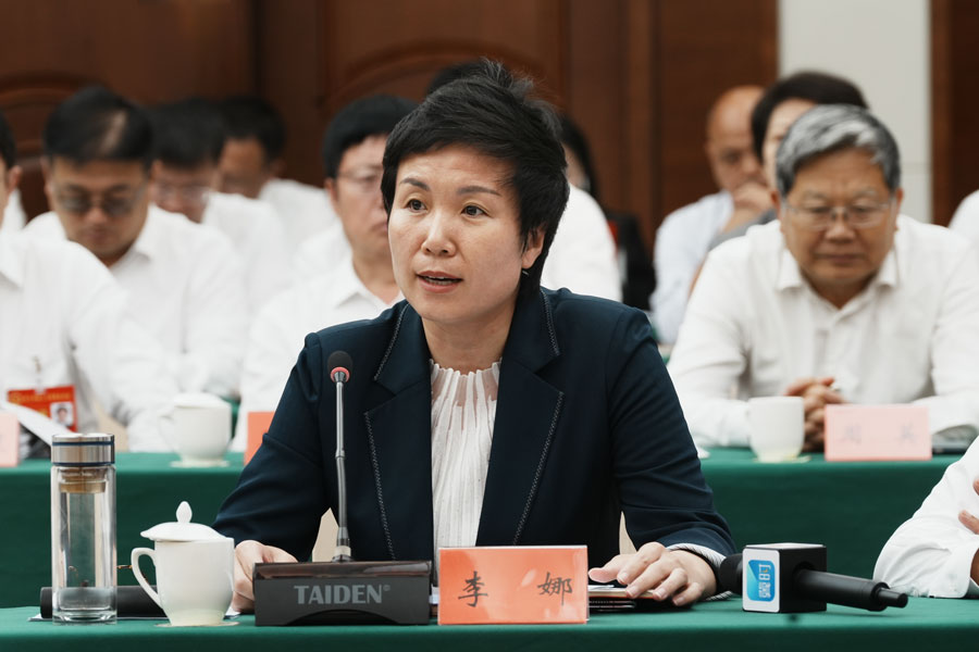 省水利厅副厅长李娜回答问题