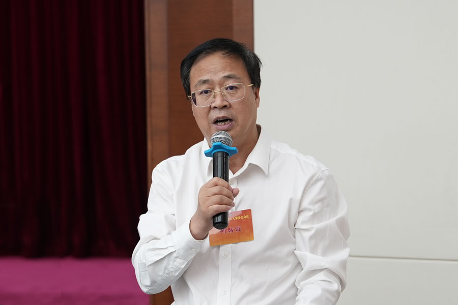 省十四届人大法制委员会委员康君元提问