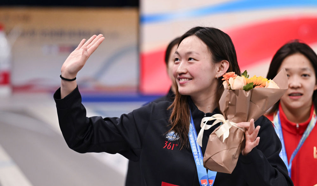 游泳全锦赛｜李冰洁获女子1500米自由泳冠军
